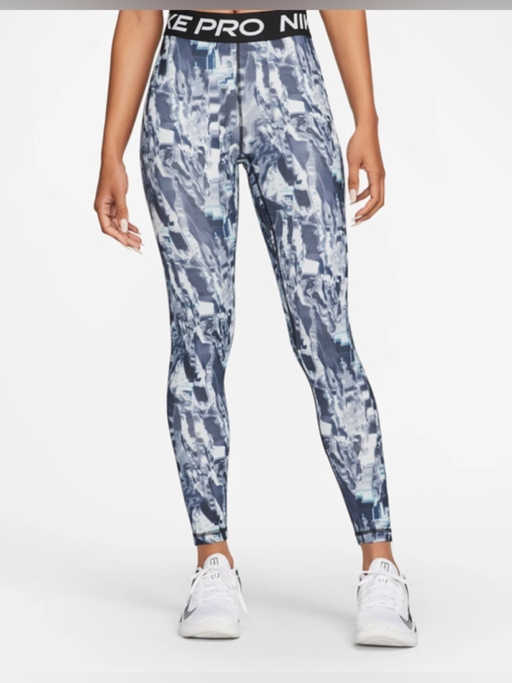 Nike Pro Women’s Mid-Rise Print Training Leggings. Large